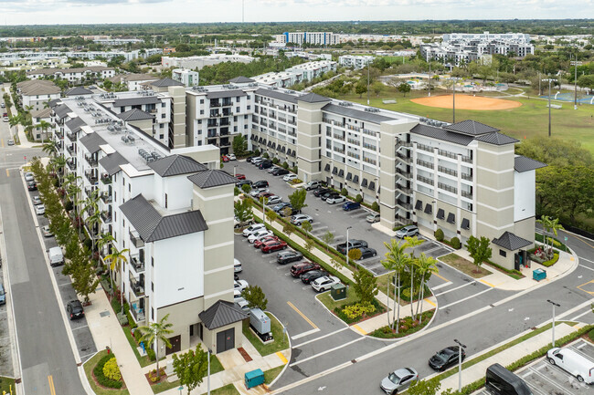 Vista adicional del edificio - Harbour Springs