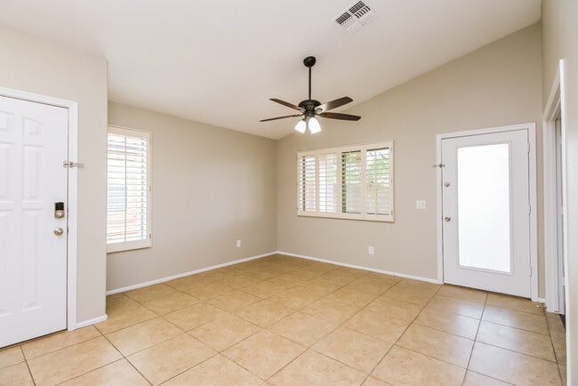 Foto del edificio - 882 E Taylor Trail