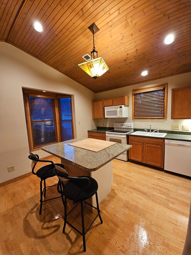 Building Photo - 1705 Fairacre Drive