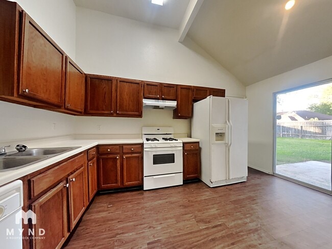 Building Photo - 10002 Green Valley Ln