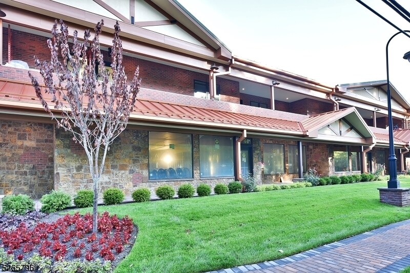 8 Whitehall Rd Unit 6, Montville, NJ 07082 Room for Rent in Montville