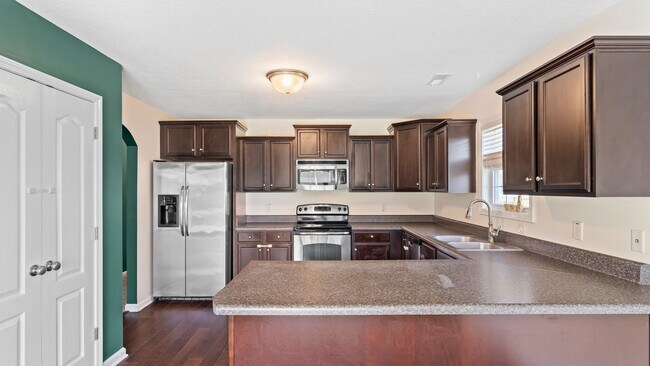 Foto del edificio - Charming 3BR Home in Carolina Plantation with Fenced Yard & 2-Car Garage