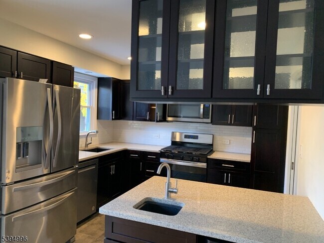 Foto del edificio - 1072 Springfield Ave