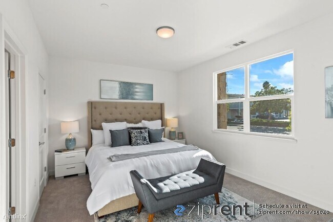 Building Photo - 4 br, 3.5 bath Townhome - 803 Santa Cecili...