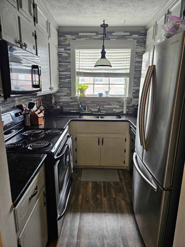 Building Photo - 4210 Lake Underhill Rd