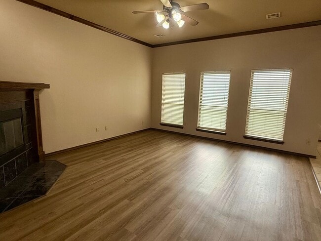 Photo - Beautiful 4 Bed 3 Bath Home with Great Loc...