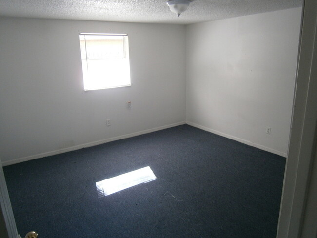 Building Photo - Cozy 2 Bedroom/1 Bath Duplex in Eatonville!!