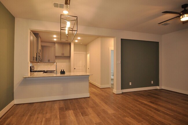 Foto del edificio - 829 Crystal Oak Ln