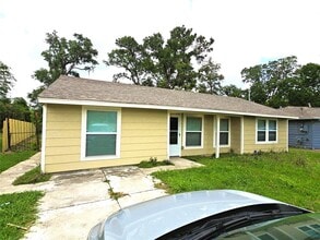 Building Photo - 9121 Lazydale Ln