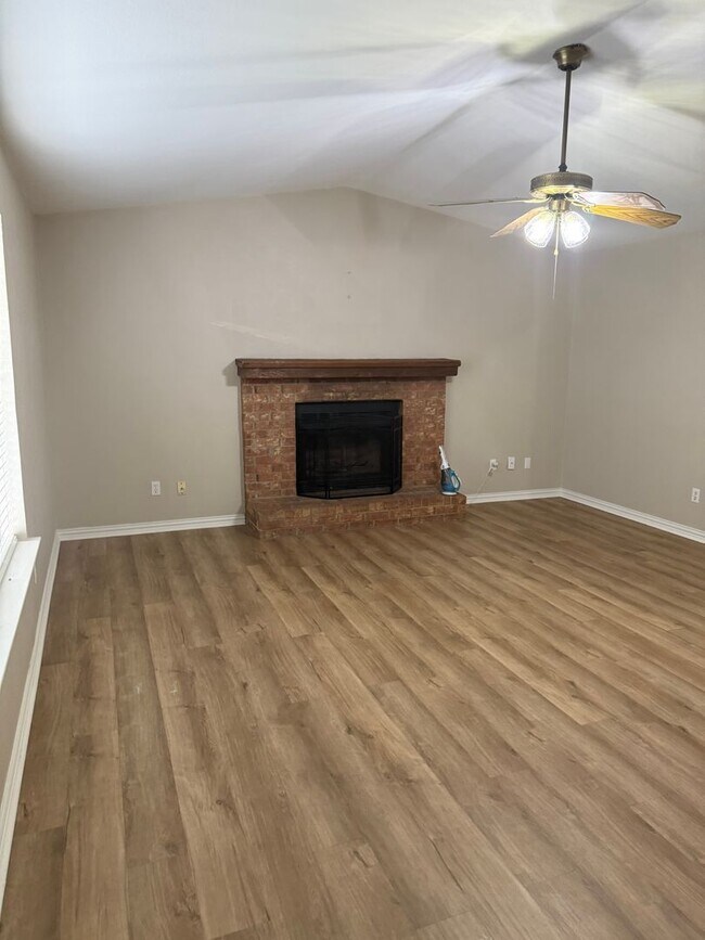 Foto del edificio - Beautiful 3 Bedroom home in Springhill ISD