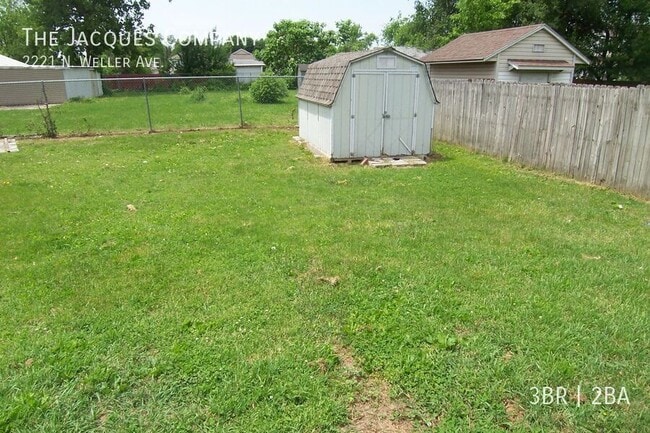 Building Photo - 2221 N Weller Ave