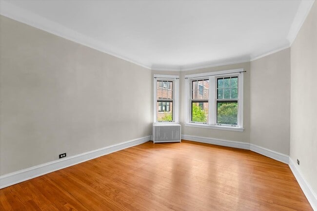Building Photo - 728 1/2 Hinman Ave