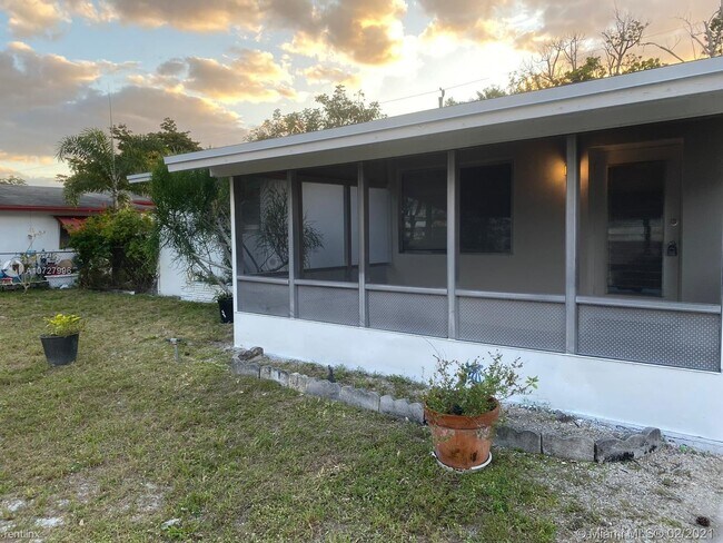 Building Photo - 2 br, 1 bath House - 401 SW 25th Ter