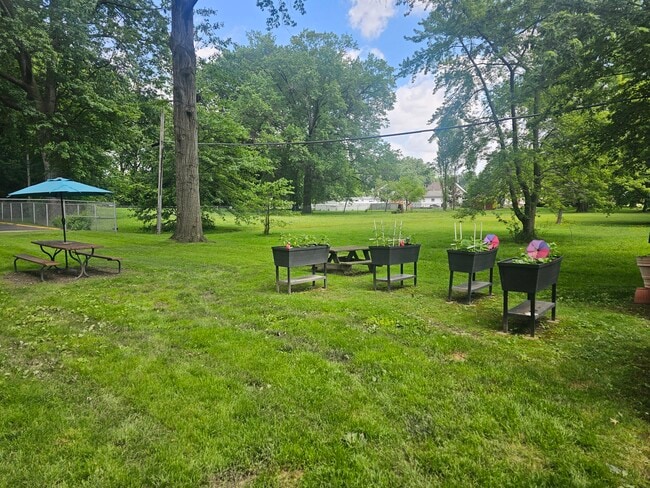 Community Garden/Picnic Area - Waterstone Place Apartments
