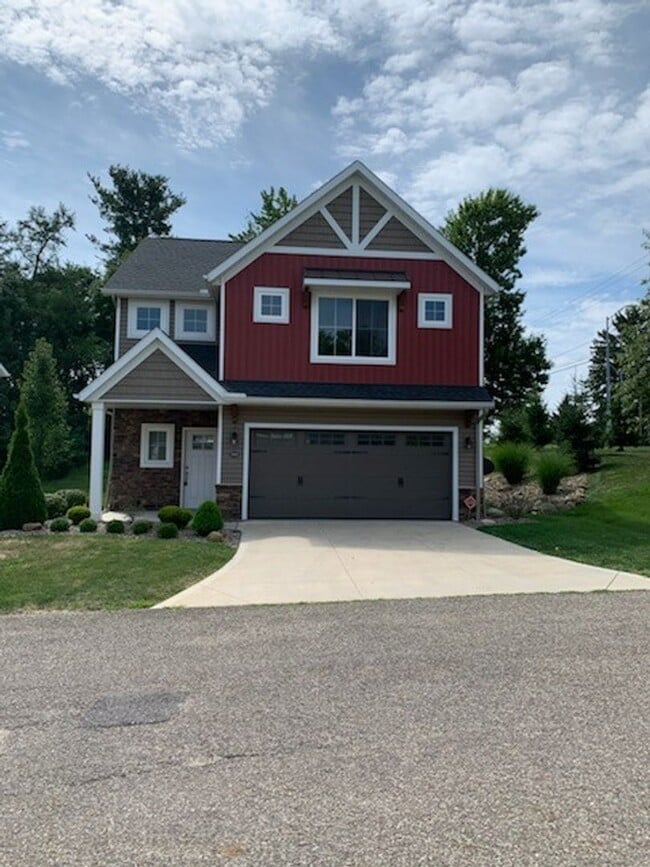 Building Photo - 2966 Creekside Ct