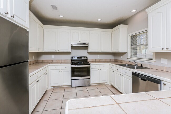 Building Photo - 139 Post Oak Dr