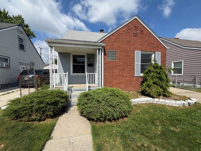 Building Photo - 3bd Bungalow w/basement
