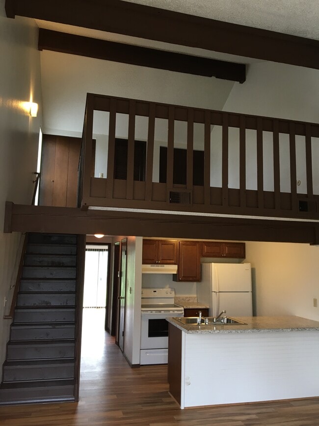 Kitchen - 807 Village Dr