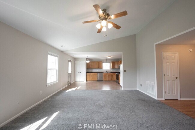 Foto del edificio - "Charming 3-Bed, 2-Bath Home on Scatter Woods Lane – 1,410 Sq Ft of Comfort Awaits in Indianapolis!"