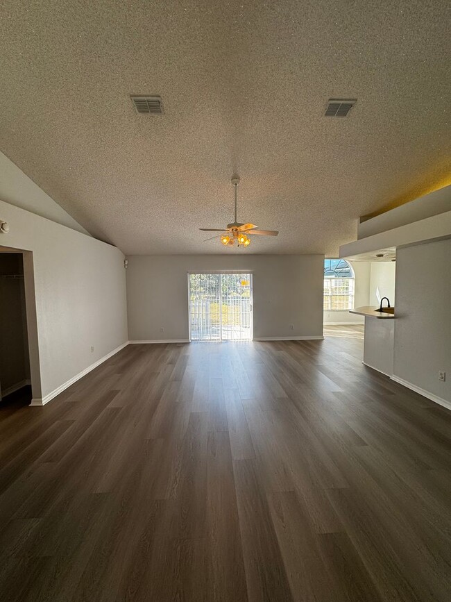 Foto del edificio - ? Move-In Ready 3/2/2 Near Ocala – Nearly 2,000 Sq Ft & Beautifully Updated! ?