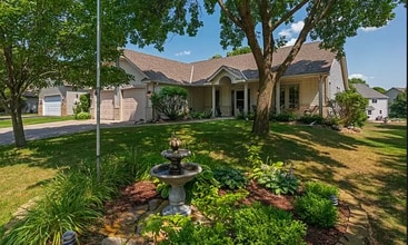 Building Photo - 1255 Fallbrook Ln