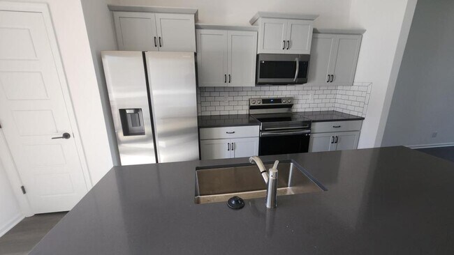 Foto del edificio - 7305 W 158th St