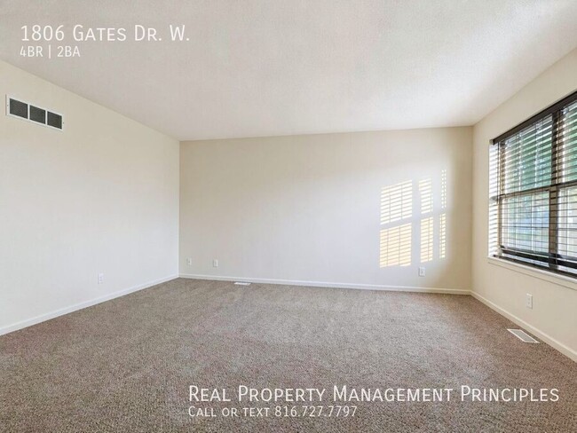 Building Photo - 1806 Gates Dr W
