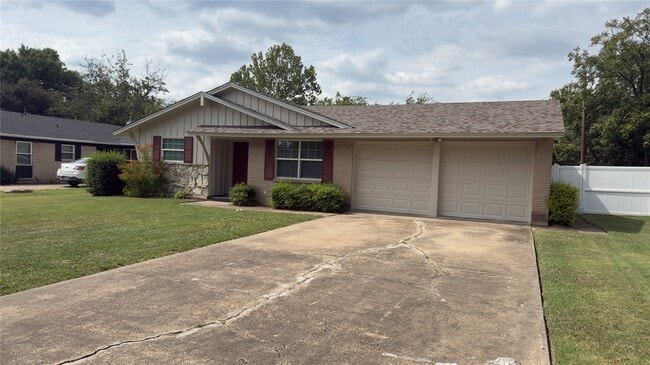 Building Photo - 1415 Wisteria Way