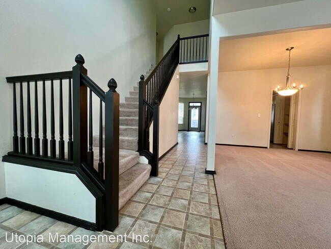 Building Photo - 4 br, 2.5 bath House - 4476 SE Salquist Rd.