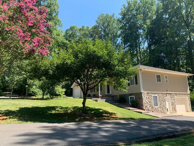 Sótano exterior - 138 Cullen Ln