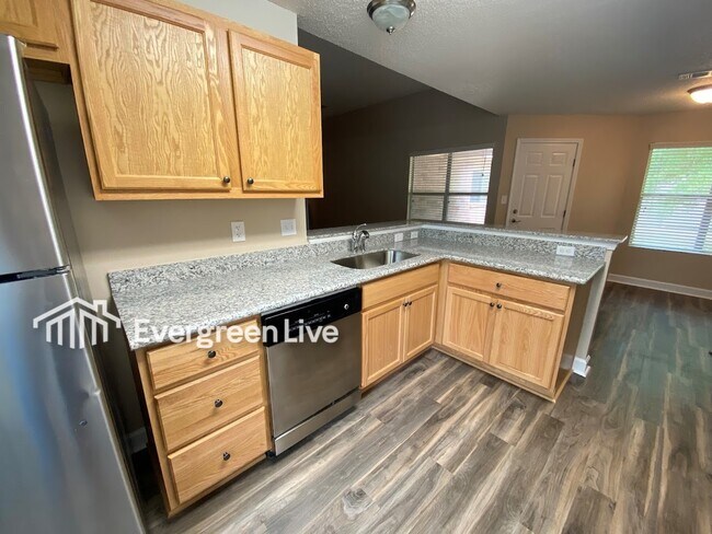 Building Photo - 558 Carrier Dr