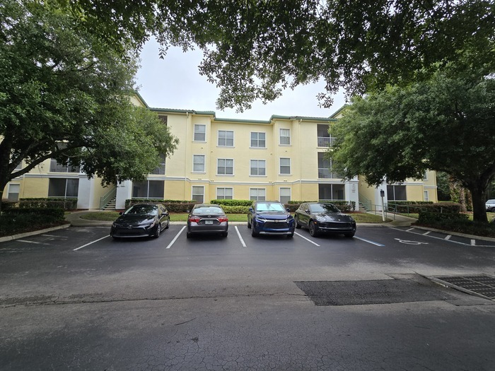 Primary Photo - Great 2 Bed 1 Bath Ground floor condo in L...