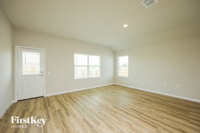 Building Photo - 4402 Meadowland Pl