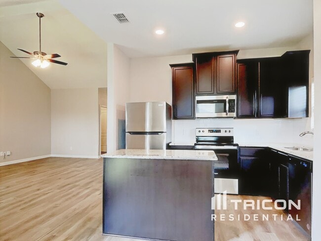 Building Photo - 216 Ryan St