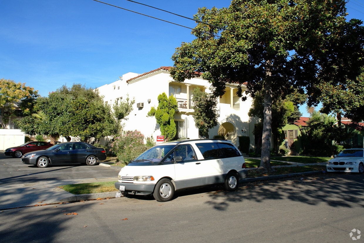 Building Photo - 801 E Garfield Ave