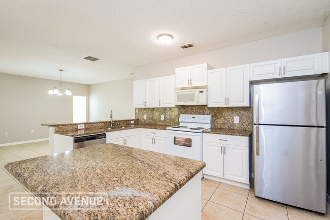 Building Photo - 623 Cotulla Dr
