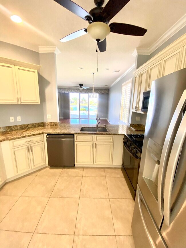 Building Photo - 510 SW Treasure Cove