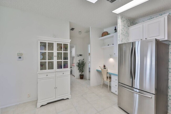 Building Photo - 2113 Sawgrass Ln