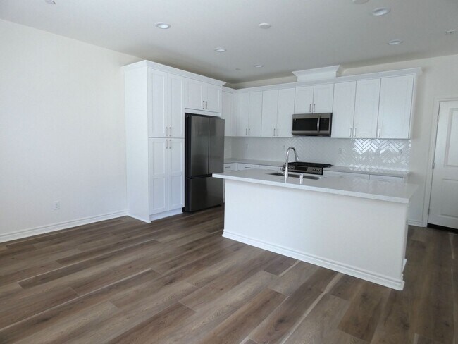 Building Photo - *Available NOW  in Whittier!*