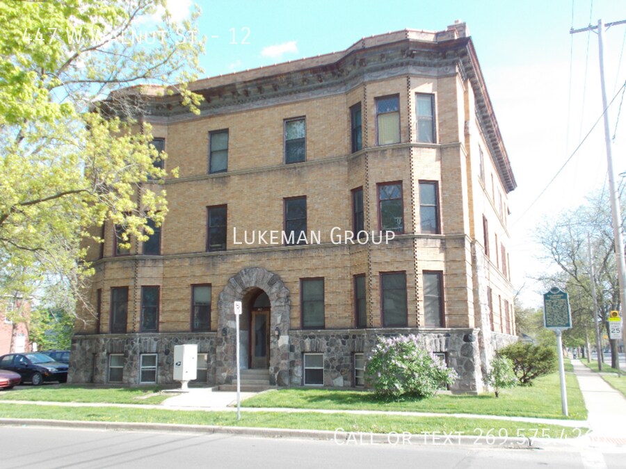 Building Photo - 447 W Walnut St