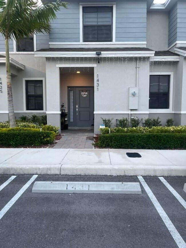 Foto del edificio - 1431 NE 3rd Ave