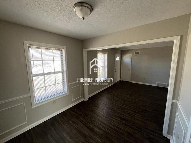 Foto del edificio - 3739 Village Oak Cove