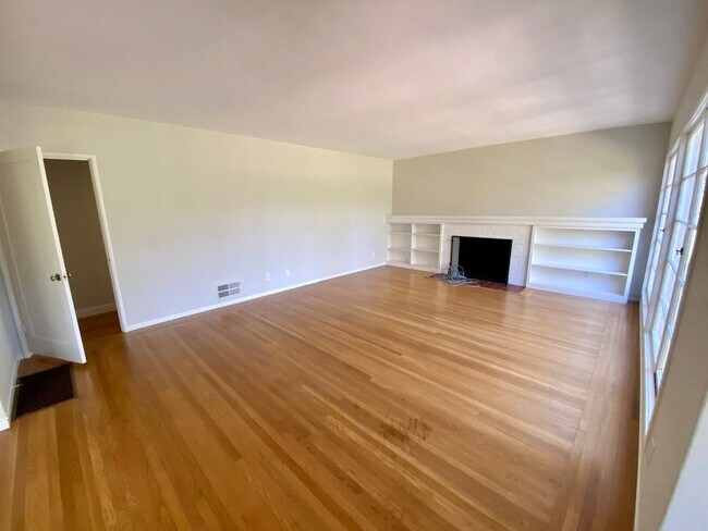 Building Photo - 4 Bedroom Single Family Home for Rent