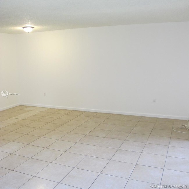 Foto del edificio - 3210 Coral Lake Ln