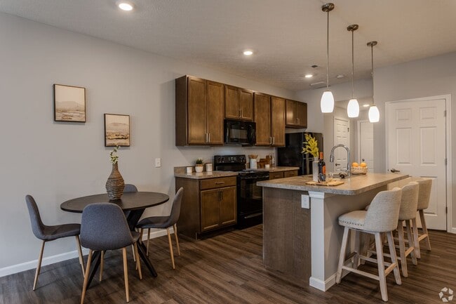 Interior Photo - Ravines at Taylor