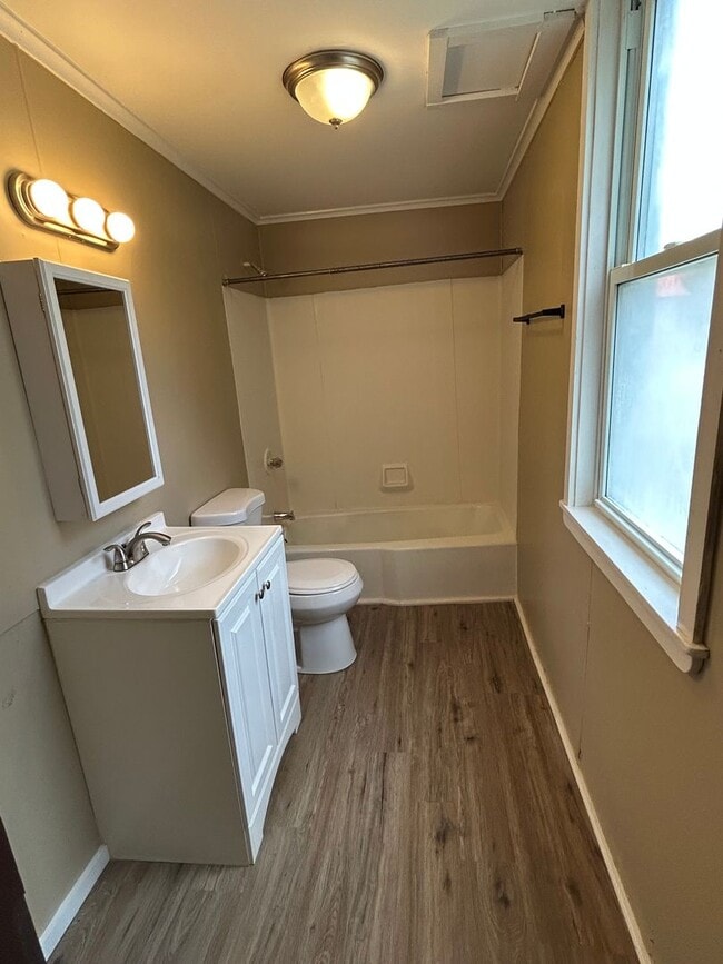 Building Photo - 141 College Ave