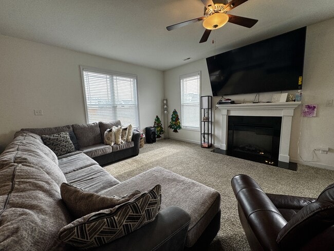 Building Photo - 407 Cattle Ranch Ln