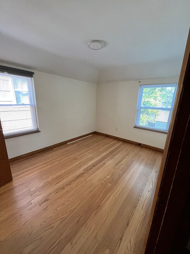 Building Photo - 3082 Indianola Ave