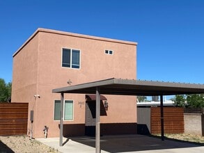 Building Photo - 3623 E Bellevue St