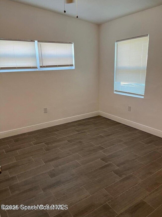 Foto del edificio - 253 N Brevard Ave